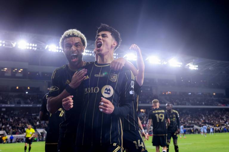 Cruz Azul ficha a Omar Campos como refuerzo para el Clausura 2025