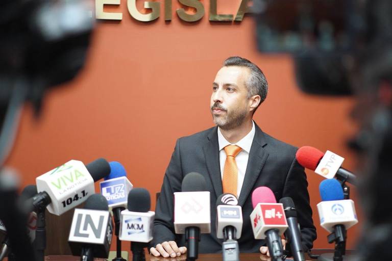 Diputado acusa que utilizaron políticamente instalación de Parlamento Juvenil