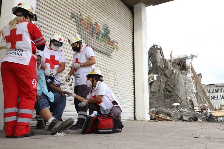 Se cae cimbra cuando colaban el techo de una bodega en Mazatlán
