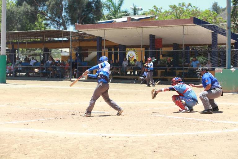 Cantarán playball en Liga de Beisbol 35 años, en Club Muralla