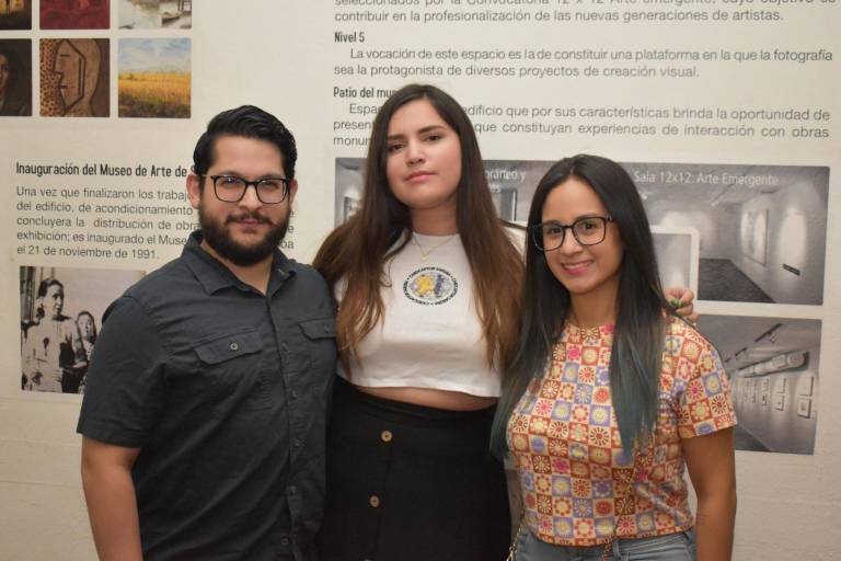 Admiran sinaloenses la exposición ‘Algo a donde sea’ del artista Alejandro Mojica