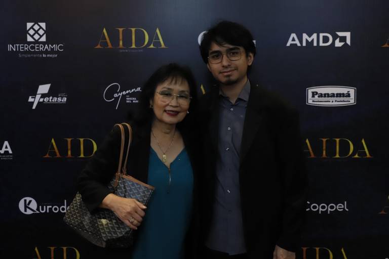 Viven sinaloenses una historia de amor con ‘Aída’