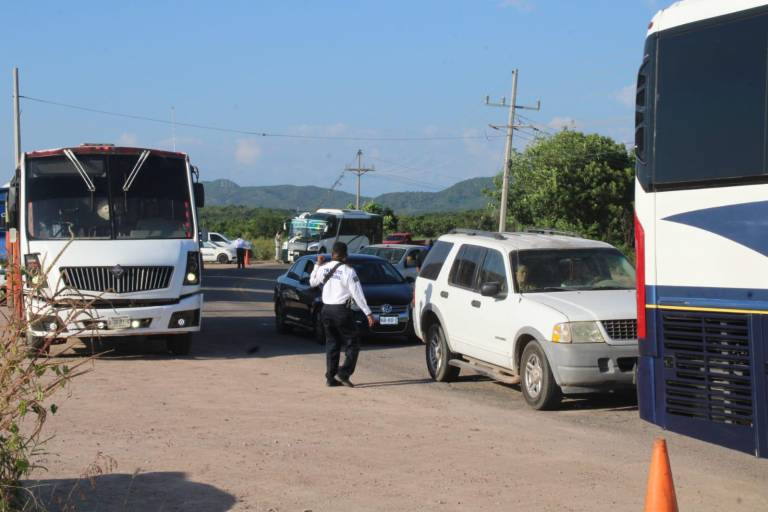 ‘Acarrean’ gente a La Estación por visita de AMLO y Sheimbaun a Rosario