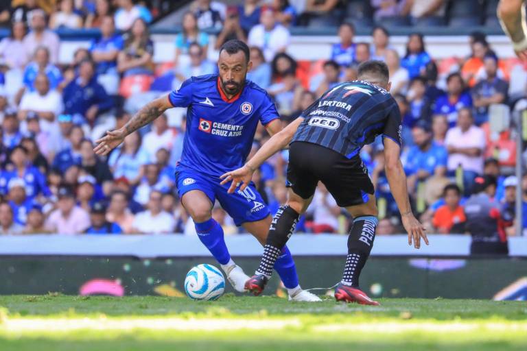 Querétaro humilla a Cruz Azul en el Azteca