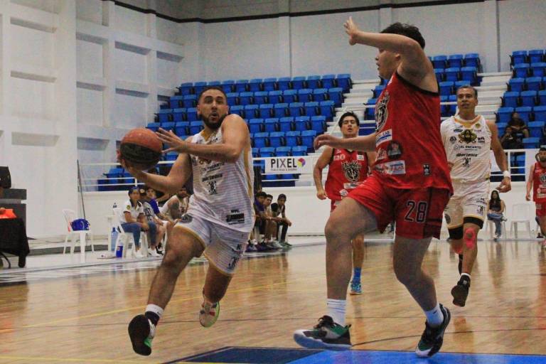 Piratas Basketball alcanza la decena de triunfos