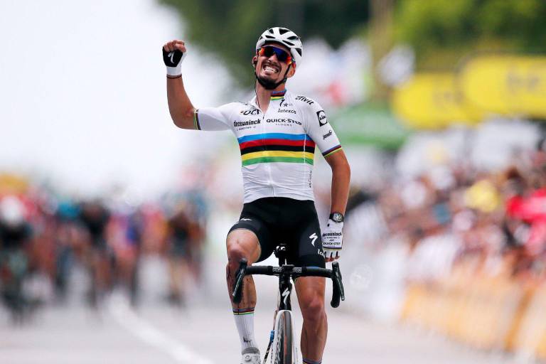 Francés Julian Alaphilippe impone su arcoíris en primera etapa del Tour de Francia