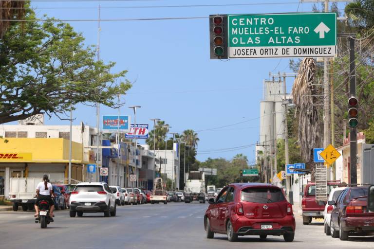 Piden que funcionen semáforos en la Gabriel Leyva para prevenir accidentes