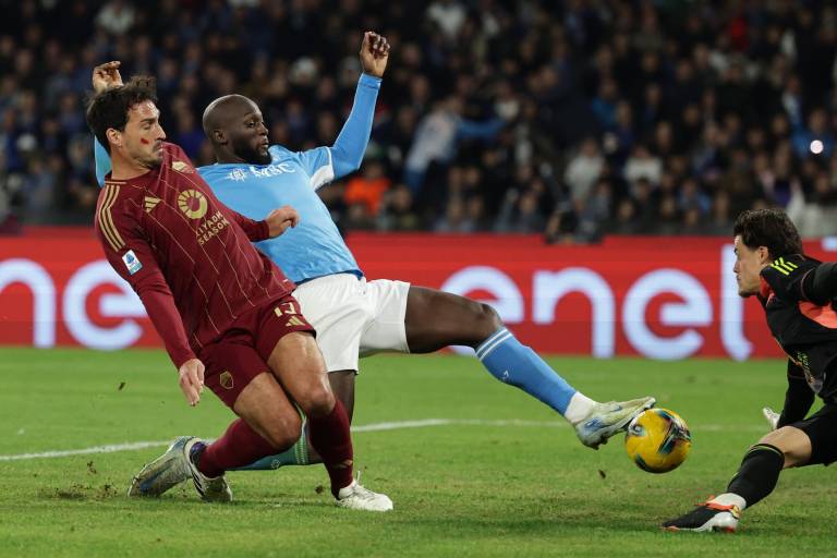 El Napoli recupera el liderato en la Serie A con victoria ante la Roma
