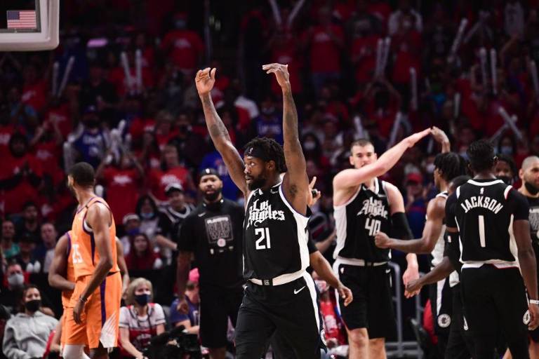 LA Clippers impone su ferocidad defensiva y descuenta ante Phoenix Suns