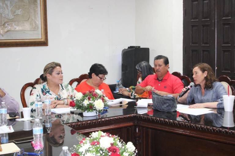 Regidora del PAS señala falta de transparencia de la nómina de la Comuna de Rosario