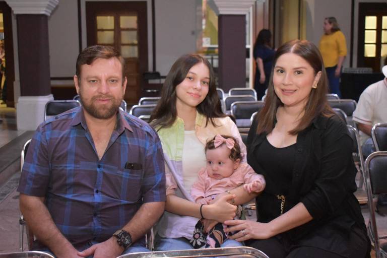 Brinda Arturo Zavala un homenaje póstumo a Magaly Reyes con su nuevo libro