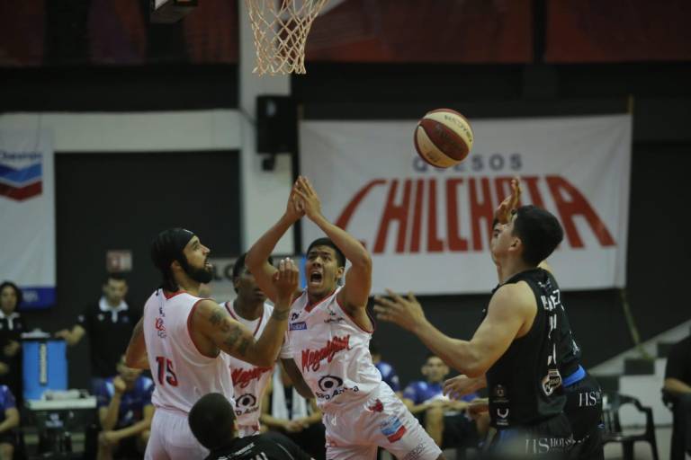 Venados Basketball corta mala racha, detrás de Decensae White