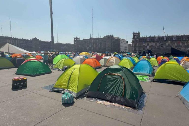 CNTE instala plantón en el Zócalo de CDMX pese a que Sheinbaum retiró la reforma a la Ley del ISSSTE