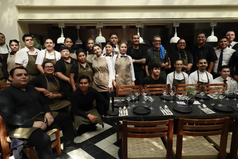 Celebran clientes y amigos el primer aniversario de Casa Bon