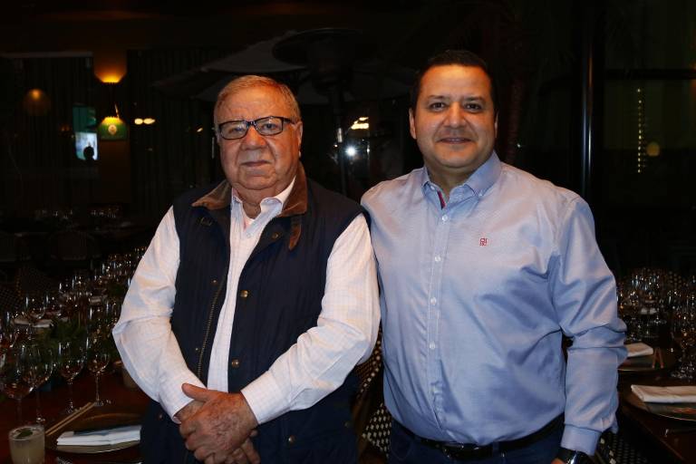 Festejan clientes y amigos 18 años del Restaurante Cayenna