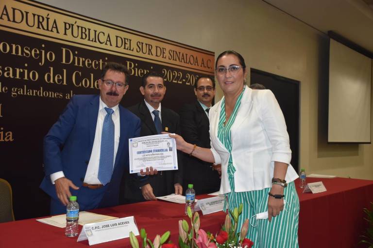 Asume Quinardo García la presidencia del Colegio de Contadores Públicos del Sur de Sinaloa