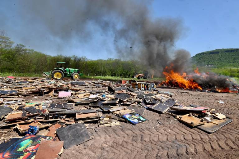 Rocha encabeza incineración de drogas y destrucción de cámaras de videovigilancia clandestinas en Culiacán