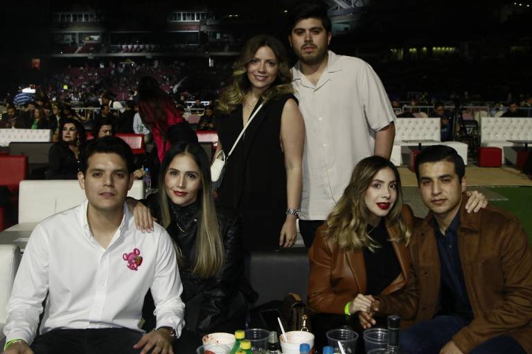 Cantan y bailan sinaloenses junto a Christian Nodal en su concierto en Culiacán