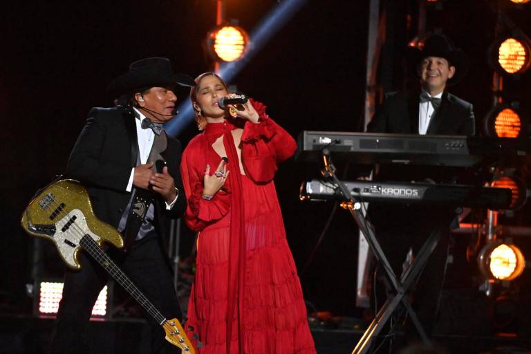 Arrasa el uruguayo Jorge Drexler en los Latin Grammy 2022; se lleva siete galardones