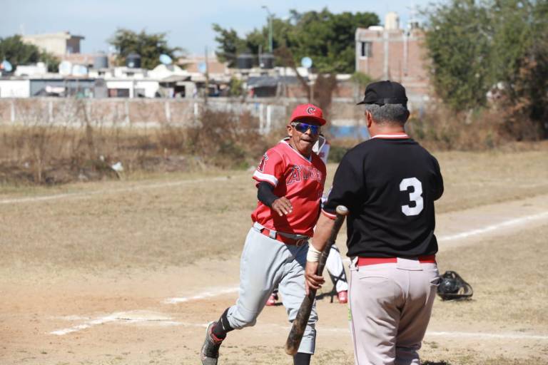 Familia Guevara impone su categoría en Liga Máster del Chololos