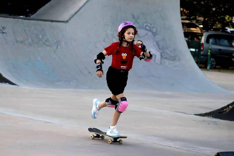 Celebran el Clásico Navideño de Skateboarding en el Parque Lineal KM-0