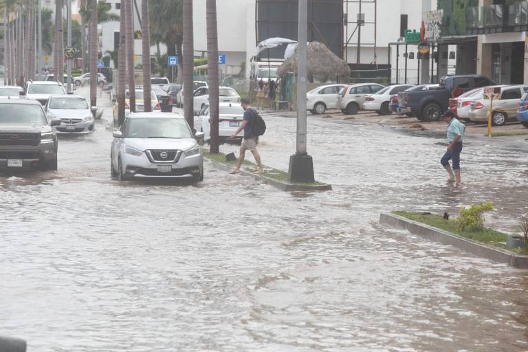 Bajo el agua, parte de la Zona Dorada en Mazatlán