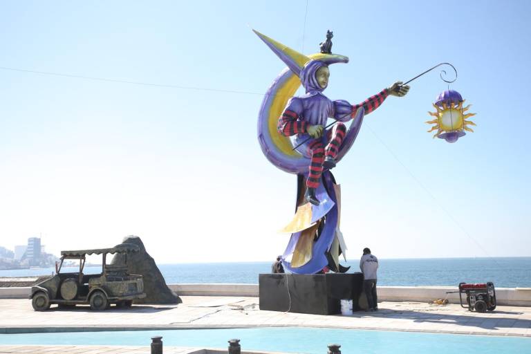 Colocan tres monigotes más en el Malecón