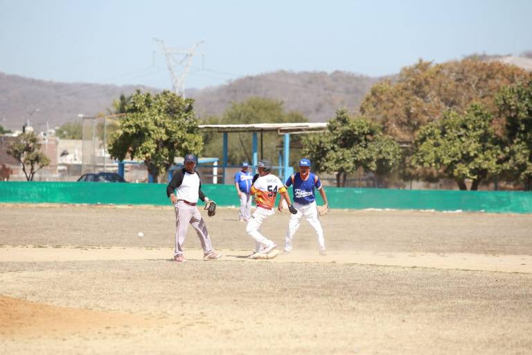 Blanquea Las Higueras a Miravalles en Liga de Segunda Fuerza