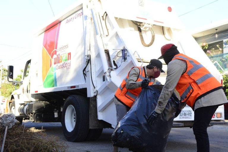 Estrada Ferreiro usó argumento de emergencia sanitaria para contratar camiones de basura en Culiacán por $117 millones