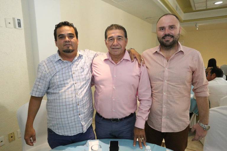 Arquitectos mazatlecos celebran su día con una comida