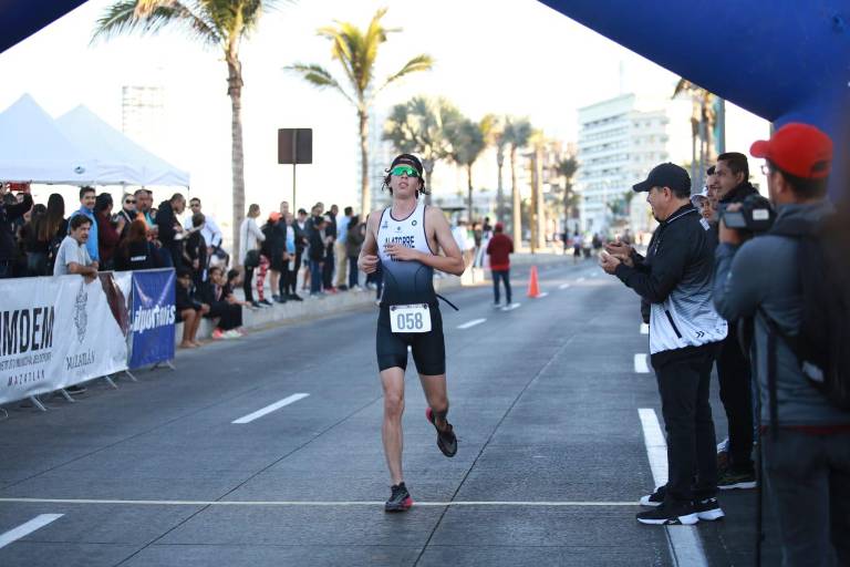 Mazatlán y Ahome, los reyes del triatlón estatal