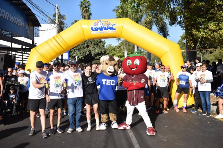 Salen sinaloenses a correr para ayudar a quien más lo necesita
