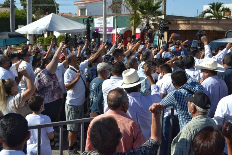 Entre protestas inicia cómputo final de votos en Ahome