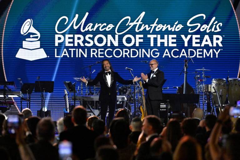 Arrasa el uruguayo Jorge Drexler en los Latin Grammy 2022; se lleva siete galardones