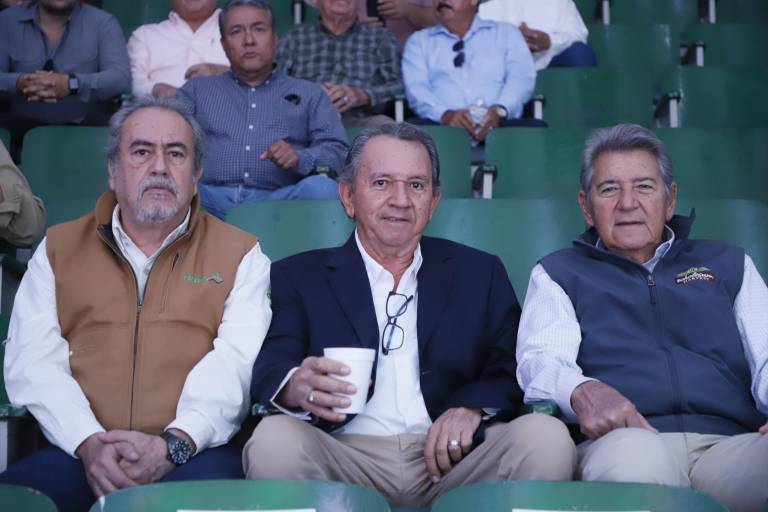 Acompañan a Enrique Riveros en su primer informe al frente de la AARC