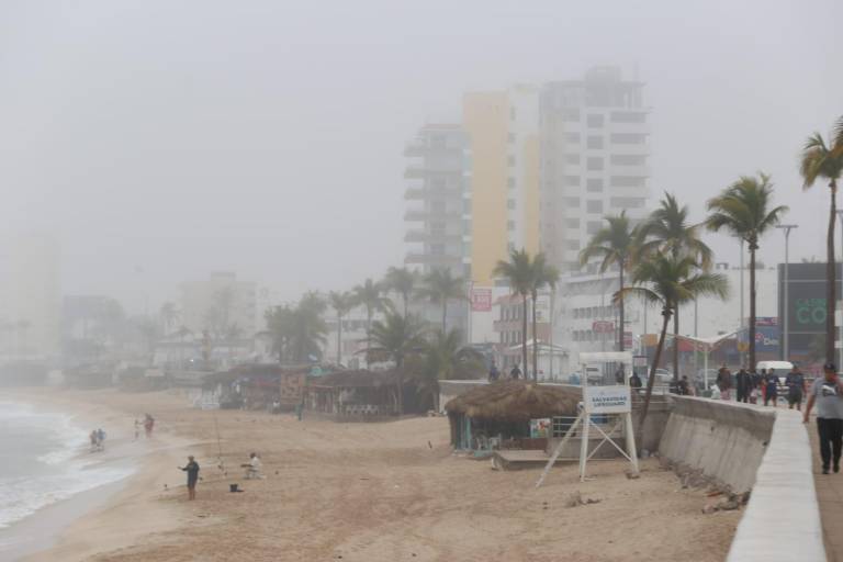 Mazatlán se cubre de niebla