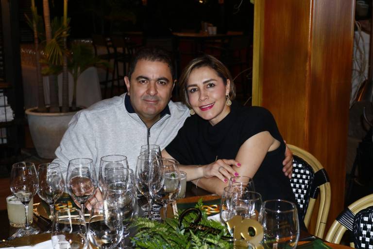 Festejan clientes y amigos 18 años del Restaurante Cayenna