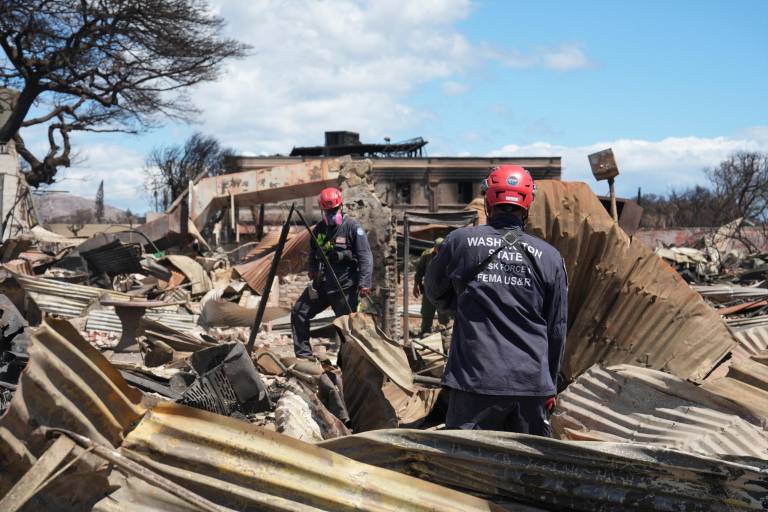 Dos mexicanos fallecieron por incendios en Hawái, informa la SRE