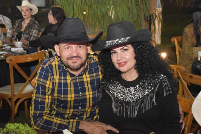 Celebra Aneudi Rendón su cumpleaños con una fiesta texana