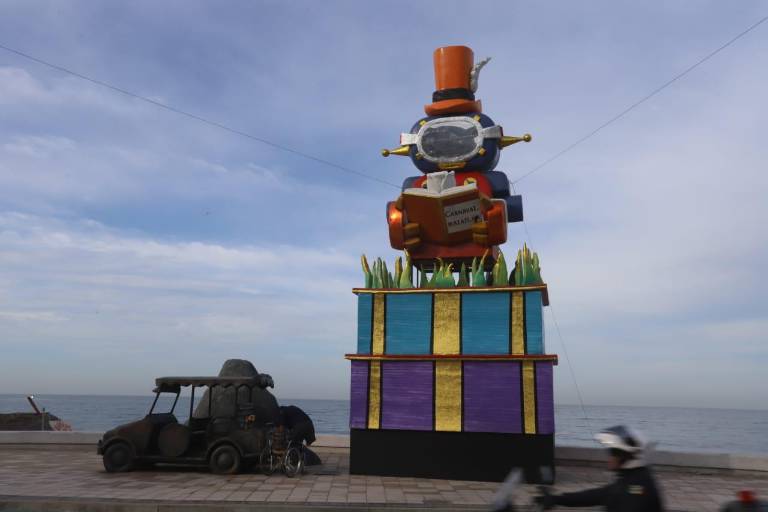Presenta malecón de Mazatlán mayor colorido de ambiente de Carnaval
