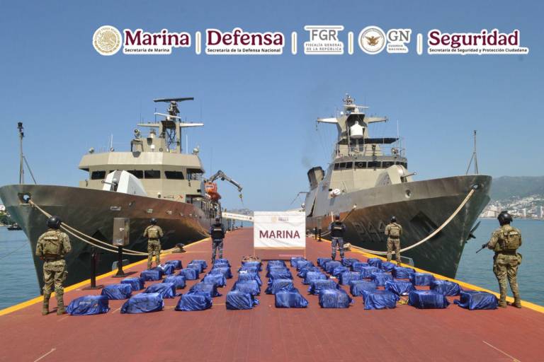 Marina asegura mil 600 kilos de cocaína frente a costas de Guerrero