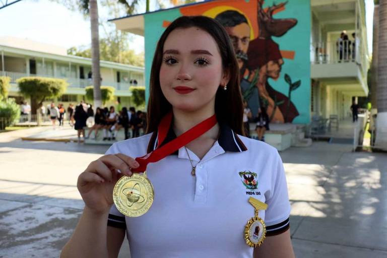 Joven sinaloense gana medalla de oro en Festival de Ciencias en África