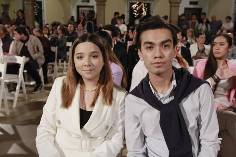 Reconoce la Escuela Libre de Derecho de Sinaloa a sus mejores estudiantes