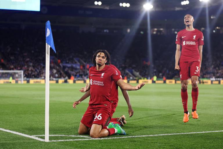 Liverpool se acerca a Champions y deja a Leicester en peligro