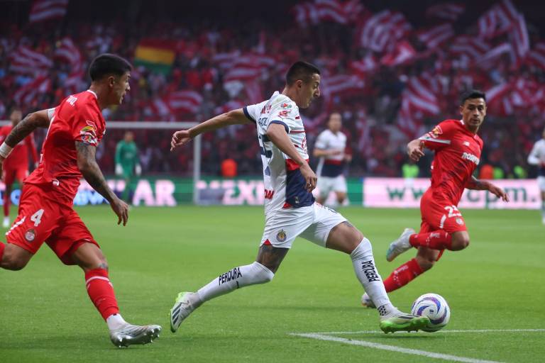 Chivas extiende su crisis en Toluca; divide puntos con los Diablos Rojos