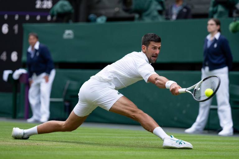 Novak Djokovic ‘desactiva un problema’ para meterse a semifinales en Wimbledon