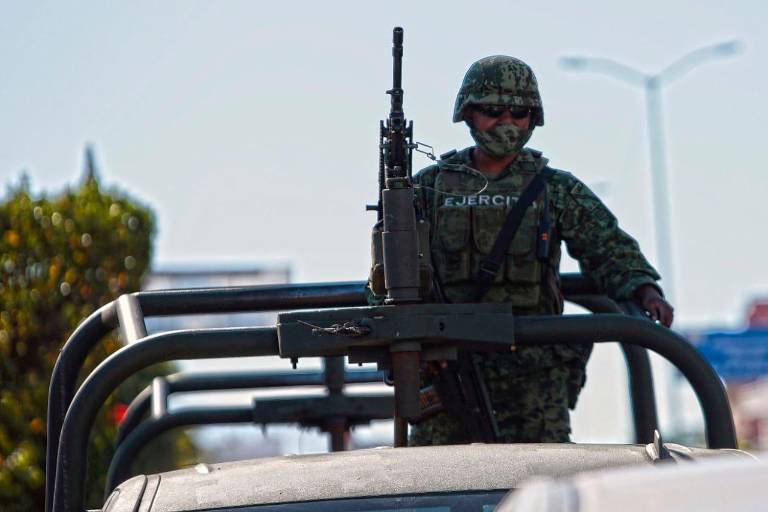Pobladores de la sierra de Guerrero impiden a pedradas que militares destruyan sus plantíos de amapola