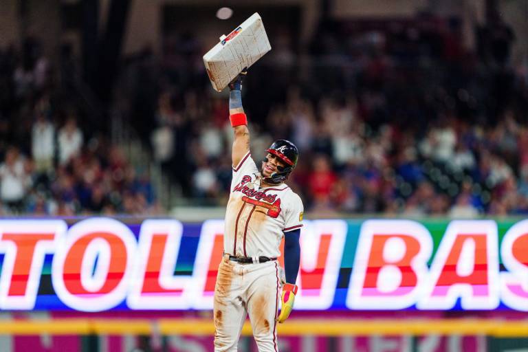 Ronald Acuña Jr. consigue la primera temporada 40-70 en las Mayores