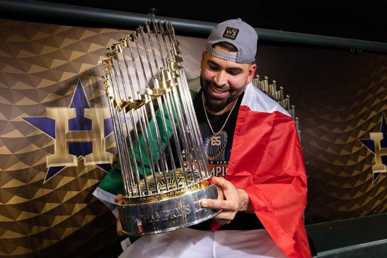 Comparte Venados de Mazatlán alegría de José Urquidy por la obtención de la Serie Mundial