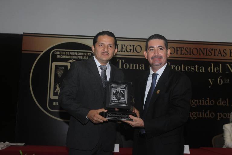 Asume Quinardo García la presidencia del Colegio de Contadores Públicos del Sur de Sinaloa